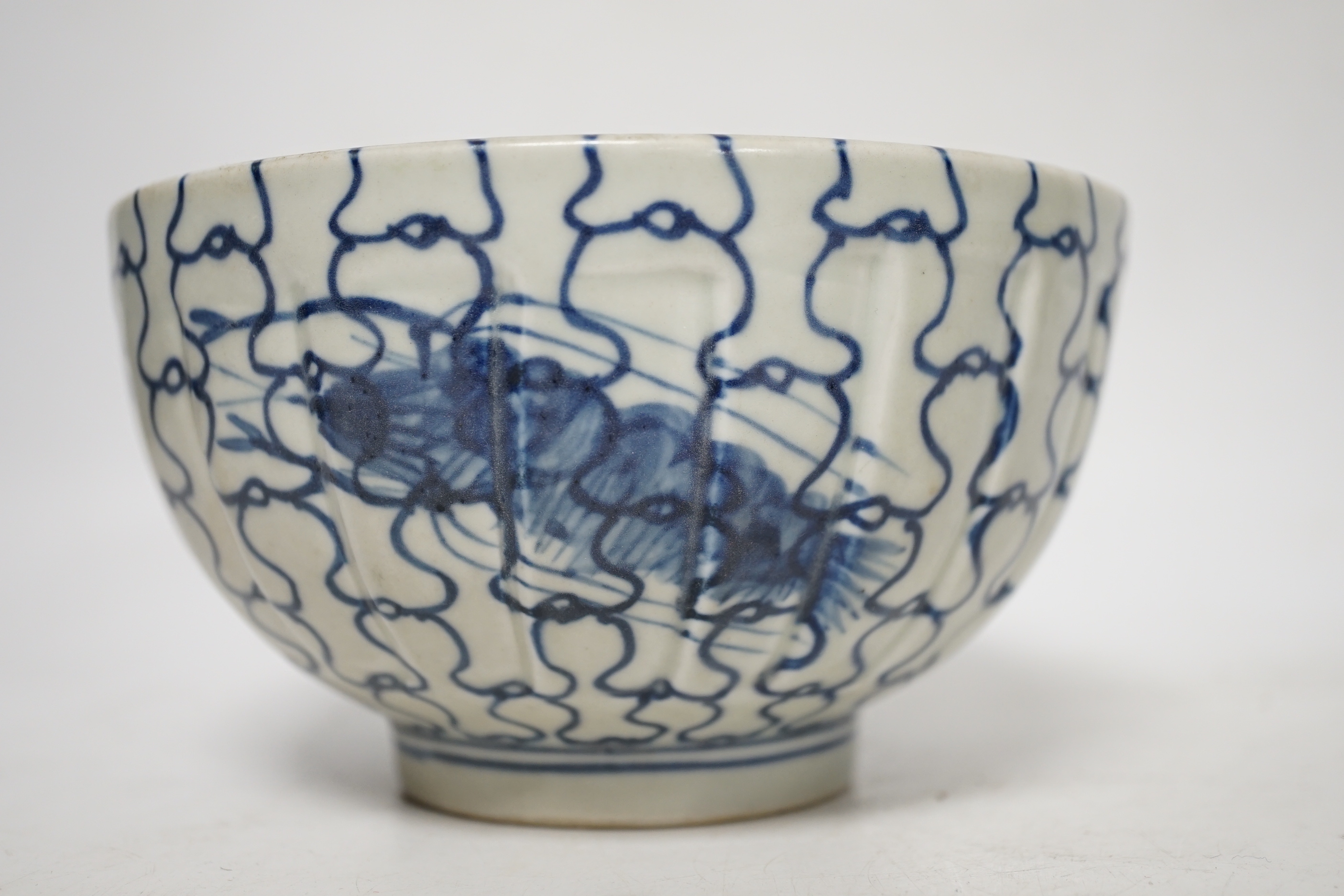 Chinese ceramics, 19th century and later, dish bowl 14cm diameter